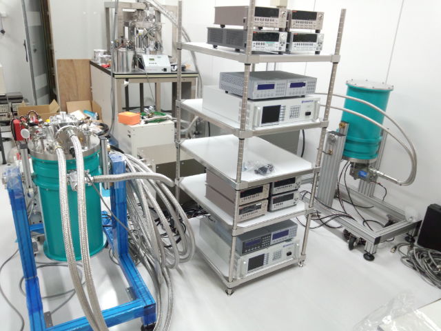 冷凍機式クライオスタット + 伝導度測定システム